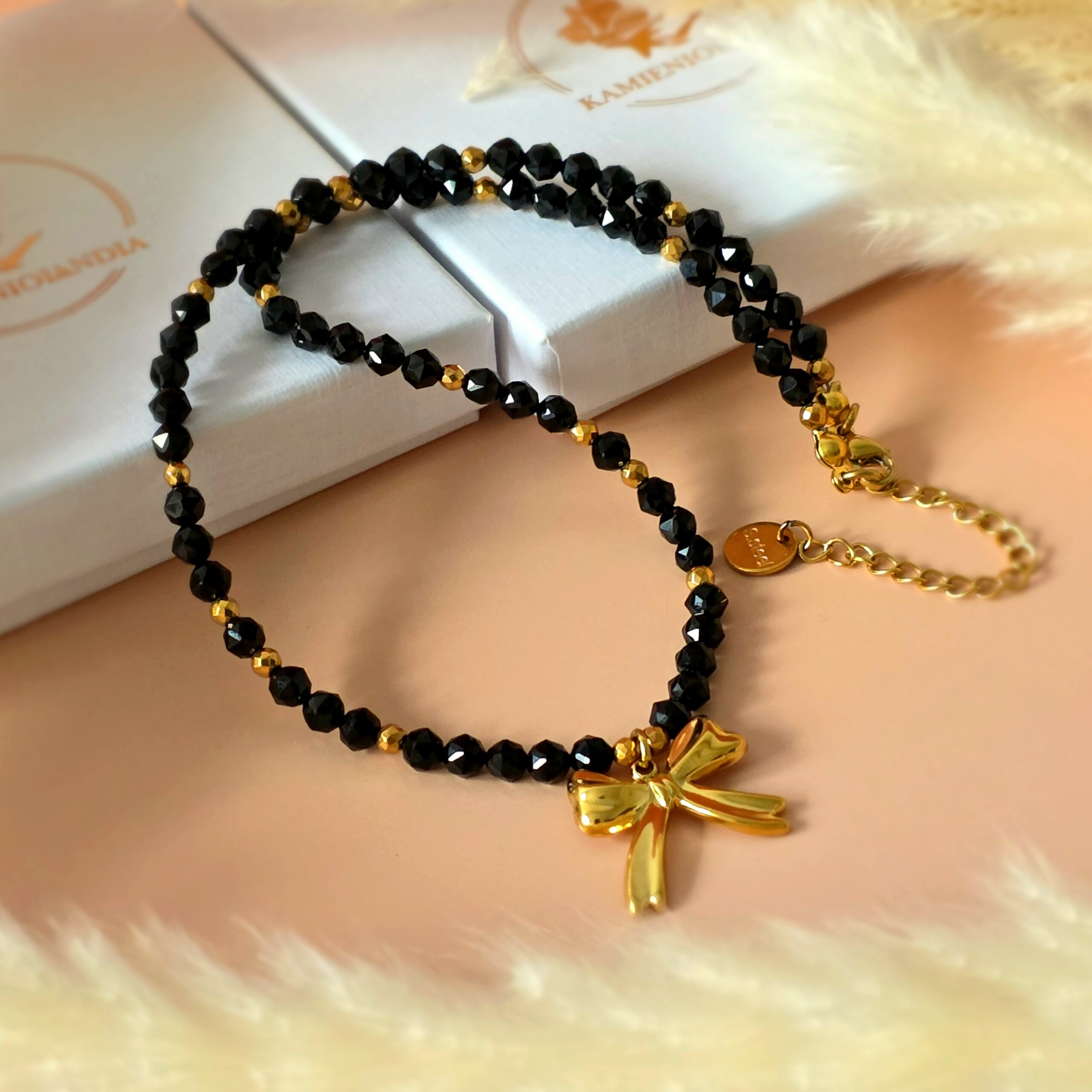 Naszyjnik z kokardką Spinel, Hematyt