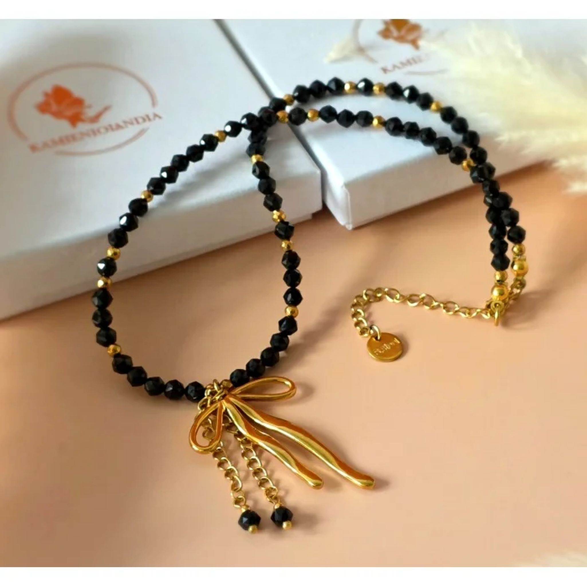 Naszyjnik z kokardką Spinel, Hematyt